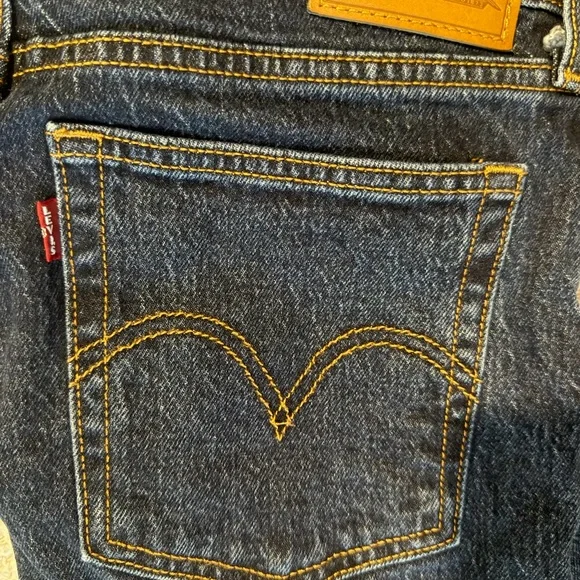 Levi's Premium Wedgie Straight Leg Jeans Size 26 - Picture 4 of 6